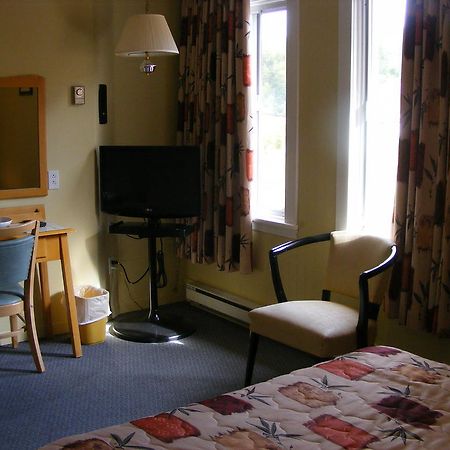 Hotel Motel Bon Accueil Rivière-la-Madeleine Exterior foto