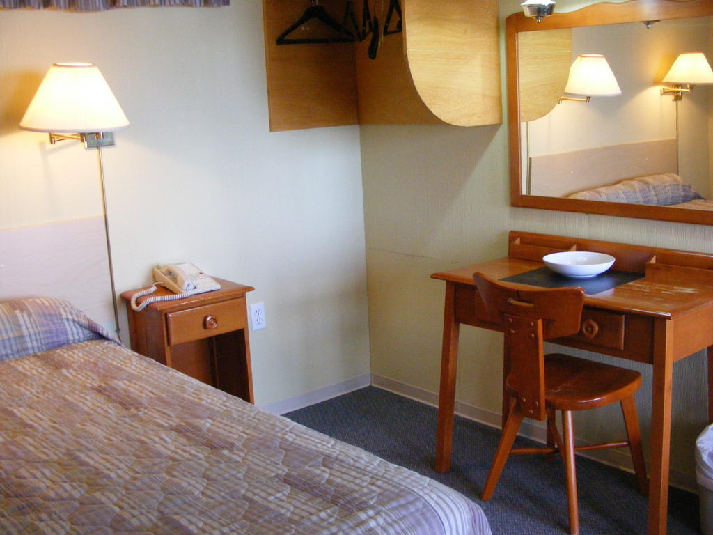 Hotel Motel Bon Accueil Rivière-la-Madeleine Zimmer foto
