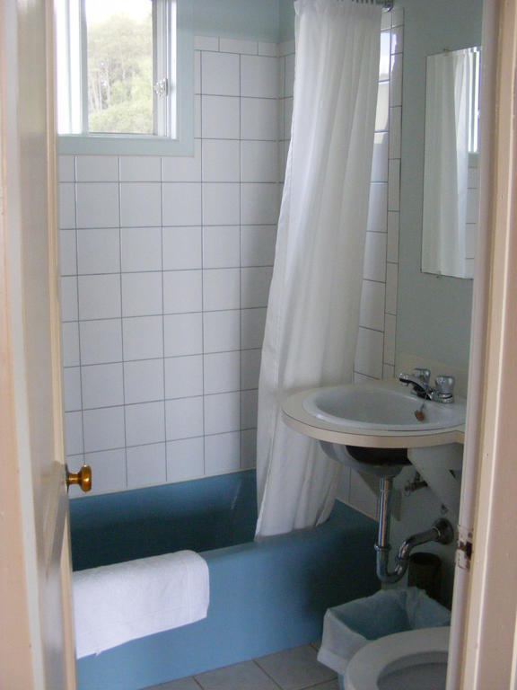 Hotel Motel Bon Accueil Rivière-la-Madeleine Zimmer foto