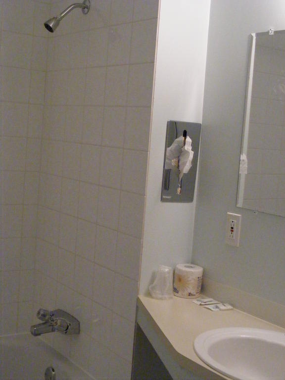 Hotel Motel Bon Accueil Rivière-la-Madeleine Zimmer foto